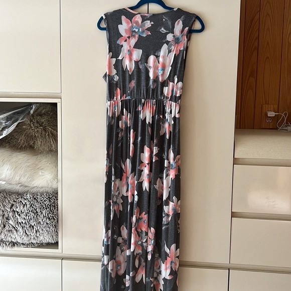 Easy breezy dress right here.  Large - Picture 3 of 4